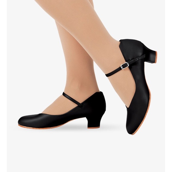 Capezio Shoes - SOLD 🎈 Capezio dance shoes size 7N